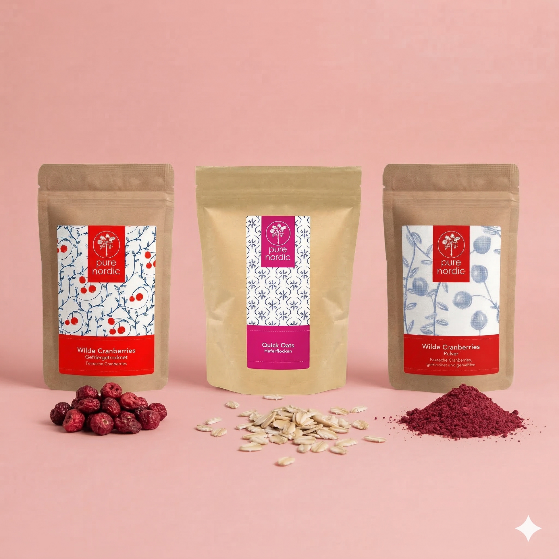 Drei Beutel mit Cranberries, Haferflocken und Beerenpulver auf rosa Hintergrund