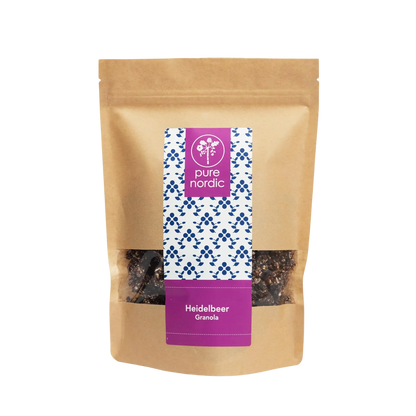 Eine Tüte mit Pure Nordic Heidelbeer-Granola.