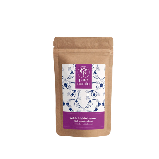 Eine Tüte mit Pure Nordic gefriergetrockneten Heidelbeeren.