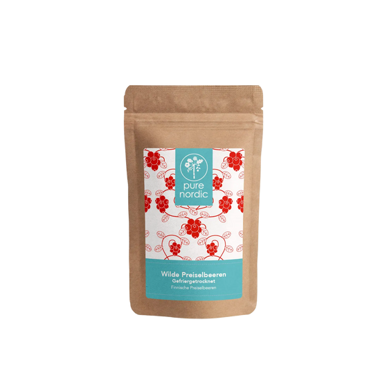 Eine Tüte mit Pure Nordic gefriergetrockneten Preiselbeeren.