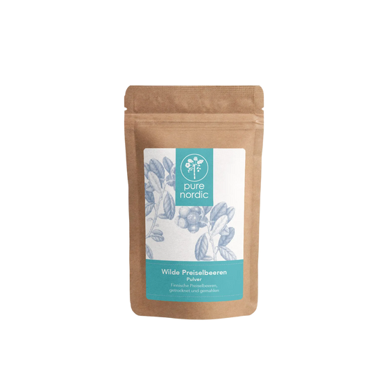 Eine Tüte mit Pure Nordic getrocknetem Preiselbeerpulver.